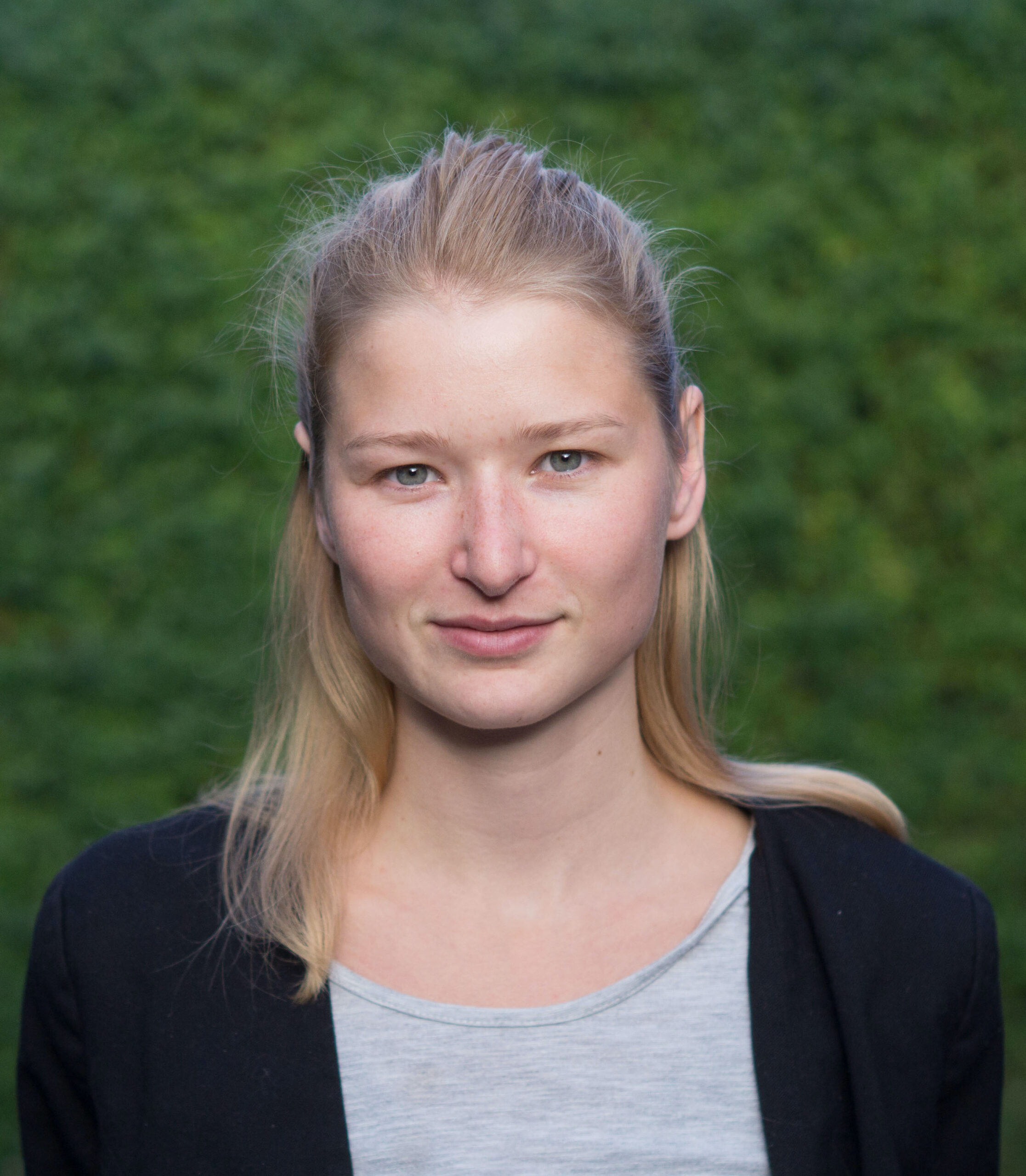 Sara Holt