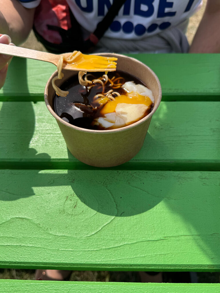 Mushroom ramen med dårligt kogt æg på Roskilde festival