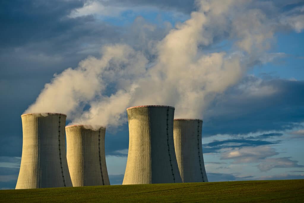 Køletårne på atomkraftværk
