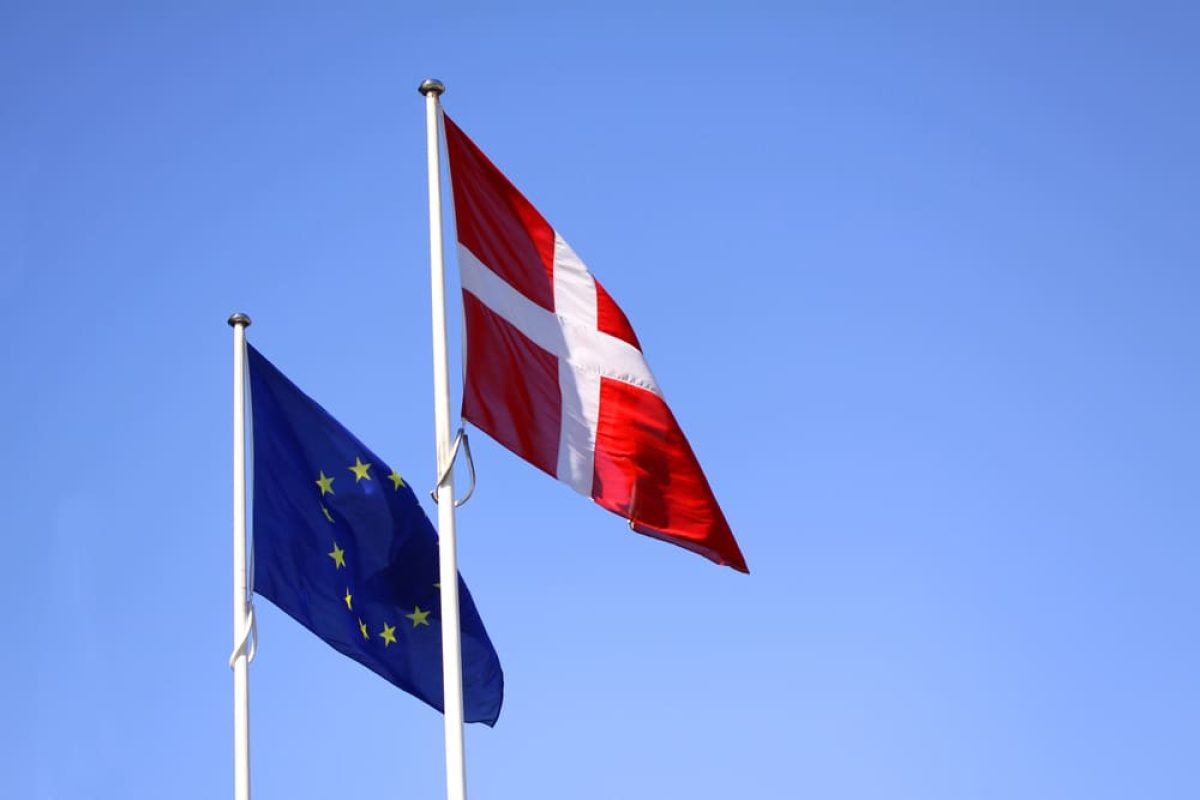 Dansk og EU flag