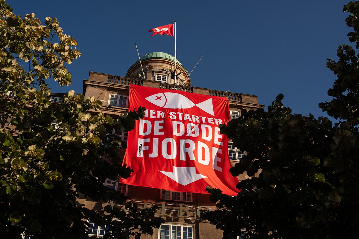 Greenpeace banner ved Landbrug & Fødevare
